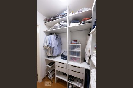 Apartamento à venda com 360m², 4 quartos e 3 vagas Apartamento à venda com 360m², 4 quartos e 3 vagasCloset Suite