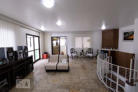 Apartamento à venda com 360m², 4 quartos e 3 vagas Apartamento à venda com 360m², 4 quartos e 3 vagasSala de Tv (segundo nivel)