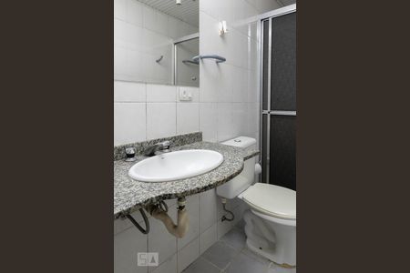 Banheiro Social de apartamento para alugar com 3 quartos, 87m² em Cristo Rei, Curitiba