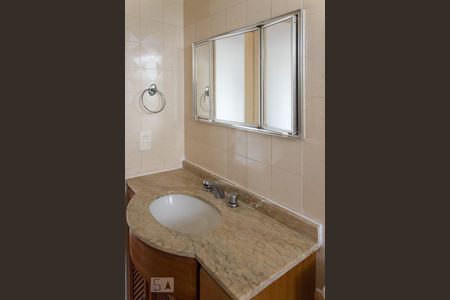 Banheiro  de apartamento para alugar com 2 quartos, 60m² em Rio Comprido, Rio de Janeiro