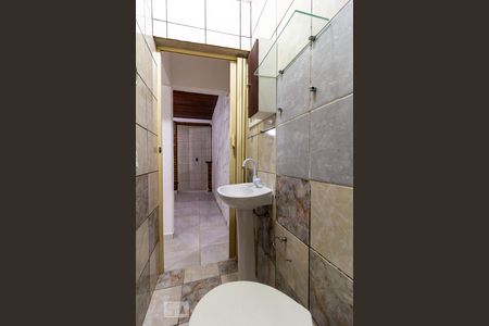 Banheiro de casa para alugar com 1 quarto, 60m² em Vila Pirajussara, São Paulo