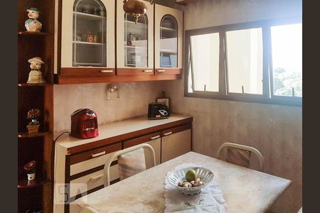 Apartamento para alugar com 155m², 4 quartos e 3 vagas Apartamento para alugar com 155m², 4 quartos e 3 vagasCozinha