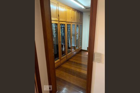 Apartamento à venda com 314m², 5 quartos e 2 vagasClouset
