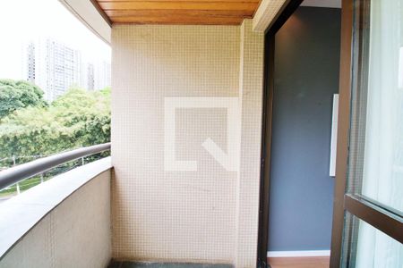 Apartamento à venda com 38m², 1 quarto e 1 vaga Apartamento à venda com 38m², 1 quarto e 1 vagaVaranda