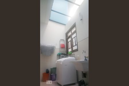 Casa à venda com 293m², 4 quartos e 4 vagas Casa à venda com 293m², 4 quartos e 4 vagasÁrea de Serviço