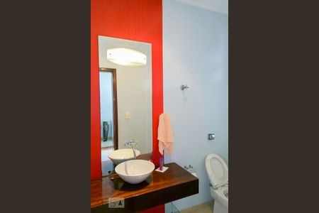 Casa à venda com 293m², 4 quartos e 4 vagas Casa à venda com 293m², 4 quartos e 4 vagasBanheiro