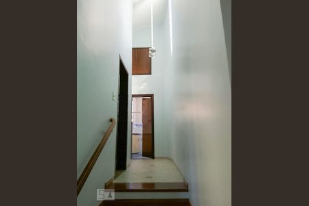 Casa à venda com 293m², 4 quartos e 4 vagas Casa à venda com 293m², 4 quartos e 4 vagasCorredor