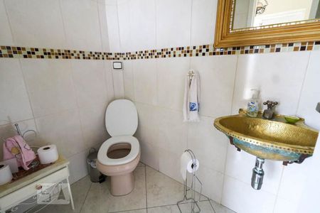 Casa à venda com 338m², 3 quartos e 5 vagas Casa à venda com 338m², 3 quartos e 5 vagasLavabo