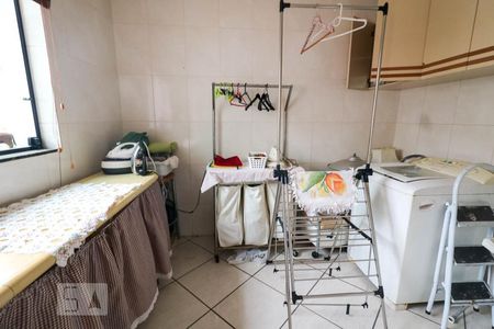 Casa à venda com 338m², 3 quartos e 5 vagas Casa à venda com 338m², 3 quartos e 5 vagasÁrea de Serviço