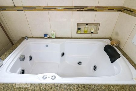 Casa à venda com 338m², 3 quartos e 5 vagas Casa à venda com 338m², 3 quartos e 5 vagasBanheiro da Suite