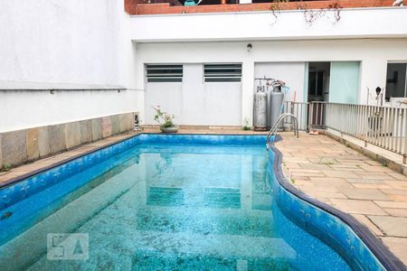 Casa à venda com 338m², 3 quartos e 5 vagas Casa à venda com 338m², 3 quartos e 5 vagasPiscina