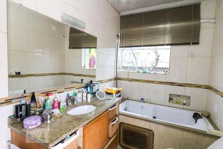 Casa à venda com 338m², 3 quartos e 5 vagas Casa à venda com 338m², 3 quartos e 5 vagasBanheiro da Suite