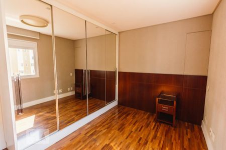 Apartamento à venda com 246m², 3 quartos e 5 vagasQuarto 02