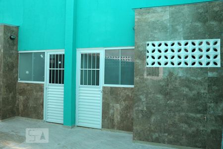 Fachada de kitnet/studio para alugar com 1 quarto, 35m² em Parque Pinheiros, Taboão da Serra