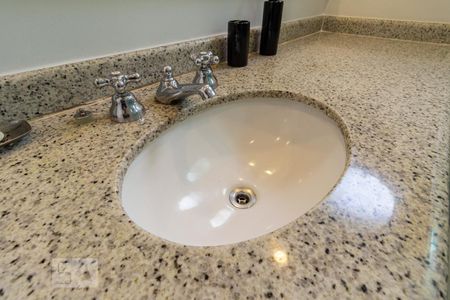 Detalhe do Banheiro de apartamento para alugar com 1 quarto, 63m² em Alphaville Industrial, Barueri