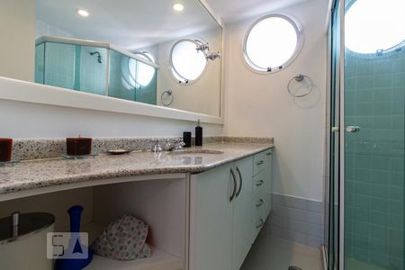 Banheiro de apartamento para alugar com 1 quarto, 63m² em Alphaville Industrial, Barueri