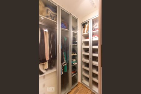 Apartamento para alugar com 110m², 2 quartos e 3 vagasCloset