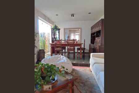 Casa à venda com 174m², 3 quartos e 4 vagas Casa à venda com 174m², 3 quartos e 4 vagasSala