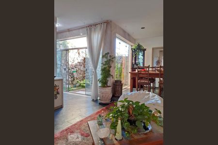 Casa à venda com 174m², 3 quartos e 4 vagas Casa à venda com 174m², 3 quartos e 4 vagasSala