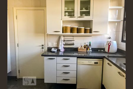 Apartamento à venda com 450m², 6 quartos e 5 vagas Apartamento à venda com 450m², 6 quartos e 5 vagasCozinha