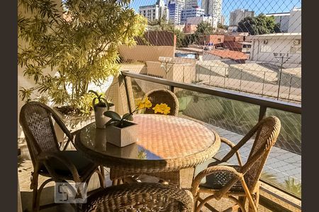 Apartamento à venda com 450m², 6 quartos e 5 vagas Apartamento à venda com 450m², 6 quartos e 5 vagasVaranda