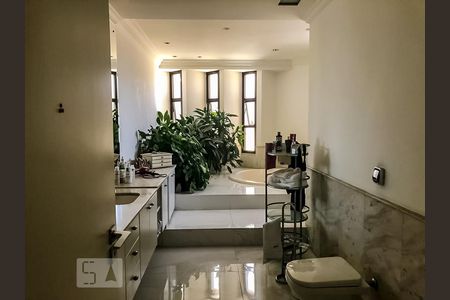 Apartamento à venda com 450m², 6 quartos e 5 vagas Apartamento à venda com 450m², 6 quartos e 5 vagasBanheiro da Suíte Master