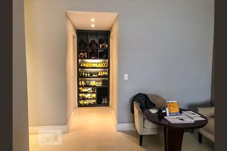 Apartamento à venda com 450m², 6 quartos e 5 vagas Apartamento à venda com 450m², 6 quartos e 5 vagasSuíte Master