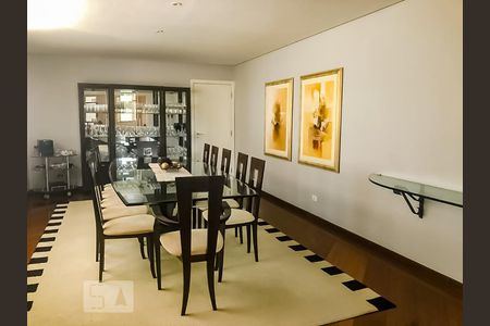 Apartamento à venda com 450m², 6 quartos e 5 vagas Apartamento à venda com 450m², 6 quartos e 5 vagasSala de Jantar