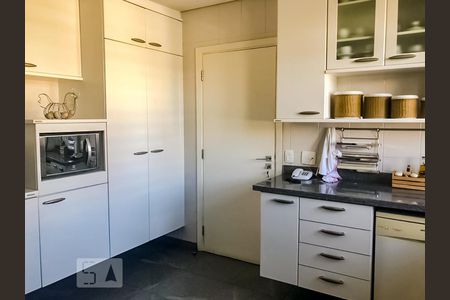Apartamento à venda com 450m², 6 quartos e 5 vagas Apartamento à venda com 450m², 6 quartos e 5 vagasCozinha