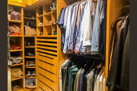 Apartamento à venda com 450m², 6 quartos e 5 vagas Apartamento à venda com 450m², 6 quartos e 5 vagasCloset da Suíte Master