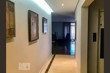 Apartamento à venda com 450m², 6 quartos e 5 vagas Apartamento à venda com 450m², 6 quartos e 5 vagasHall Entrada