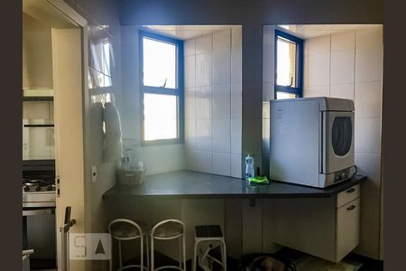 Apartamento à venda com 450m², 6 quartos e 5 vagas Apartamento à venda com 450m², 6 quartos e 5 vagasÁrea de Serviço