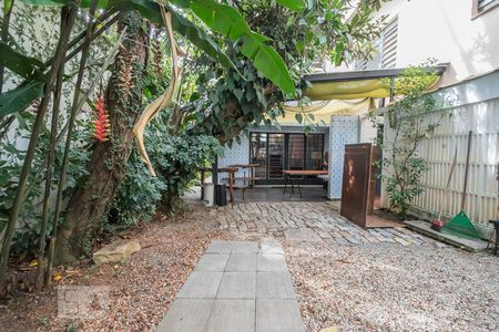 Casa à venda com 600m², 1 quarto e 8 vagasQuintal