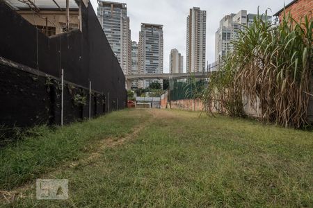 Casa à venda com 600m², 1 quarto e 8 vagasQuintal