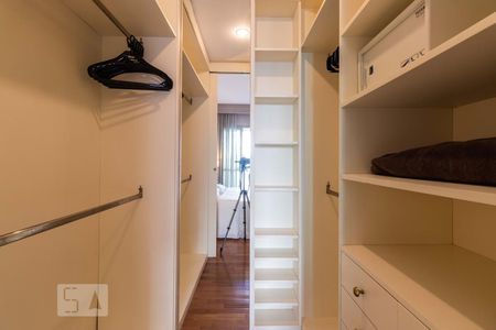 Apartamento à venda com 52m², 2 quartos e 1 vaga Apartamento à venda com 52m², 2 quartos e 1 vagaCloset da Suite