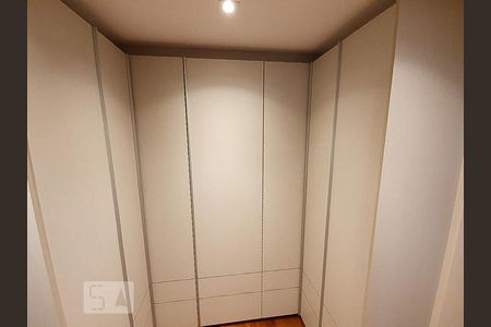 Apartamento à venda com 160m², 3 quartos e 3 vagas Apartamento à venda com 160m², 3 quartos e 3 vagasCloset