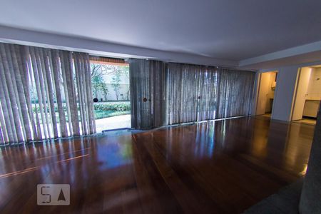 Apartamento à venda com 204m², 3 quartos e 3 vagas Apartamento à venda com 204m², 3 quartos e 3 vagasÁrea comum - Salão de festas