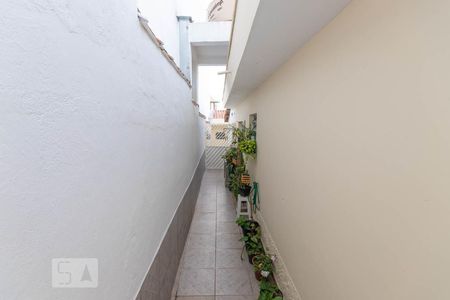 Casa à venda com 180m², 3 quartos e 4 vagas Casa à venda com 180m², 3 quartos e 4 vagasCorredor externo
