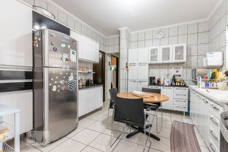 Casa à venda com 180m², 3 quartos e 4 vagas Casa à venda com 180m², 3 quartos e 4 vagasCozinha