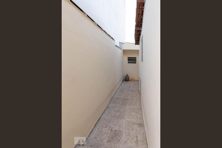 Casa à venda com 180m², 3 quartos e 4 vagas Casa à venda com 180m², 3 quartos e 4 vagasCorredor externo
