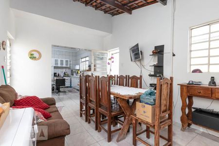Casa à venda com 180m², 3 quartos e 4 vagas Casa à venda com 180m², 3 quartos e 4 vagasCopa