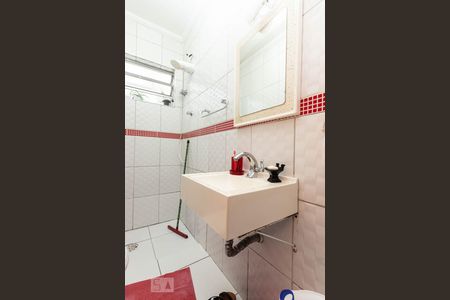 Casa à venda com 180m², 3 quartos e 4 vagas Casa à venda com 180m², 3 quartos e 4 vagasBanheiro