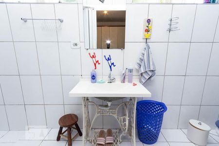 Casa à venda com 180m², 3 quartos e 4 vagas Casa à venda com 180m², 3 quartos e 4 vagasBanheiro suíte