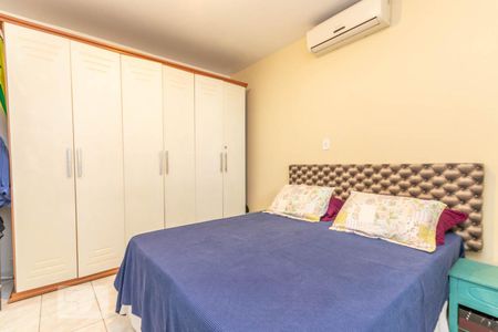 Casa à venda com 180m², 3 quartos e 4 vagas Casa à venda com 180m², 3 quartos e 4 vagasSuíte