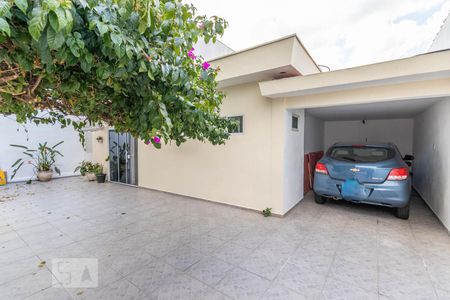 Casa à venda com 180m², 3 quartos e 4 vagas Casa à venda com 180m², 3 quartos e 4 vagasGaragem