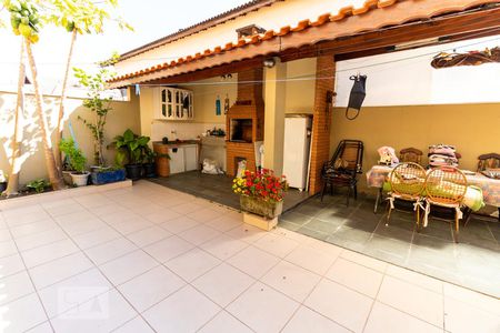 Casa à venda com 340m², 3 quartos e sem vagaQuintal com Churrasqueira