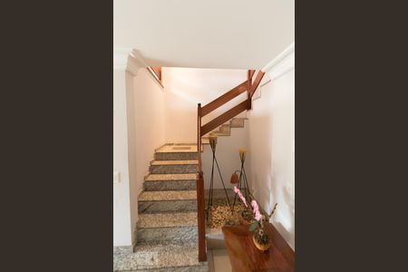 Casa para alugar com 1000m², 4 quartos e sem vagaEscada