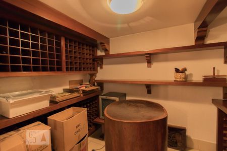 Casa para alugar com 1000m², 4 quartos e sem vagaAdega