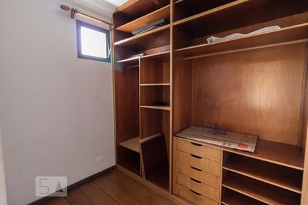 Casa para alugar com 1000m², 4 quartos e sem vagaCloset