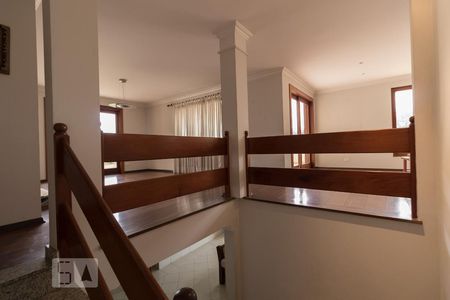 Casa para alugar com 1000m², 4 quartos e sem vagaEscada